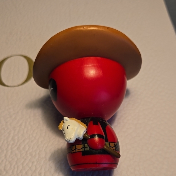 Red Deadpool Cowboy and Rocket Figurine Set - Picture 2 of 10